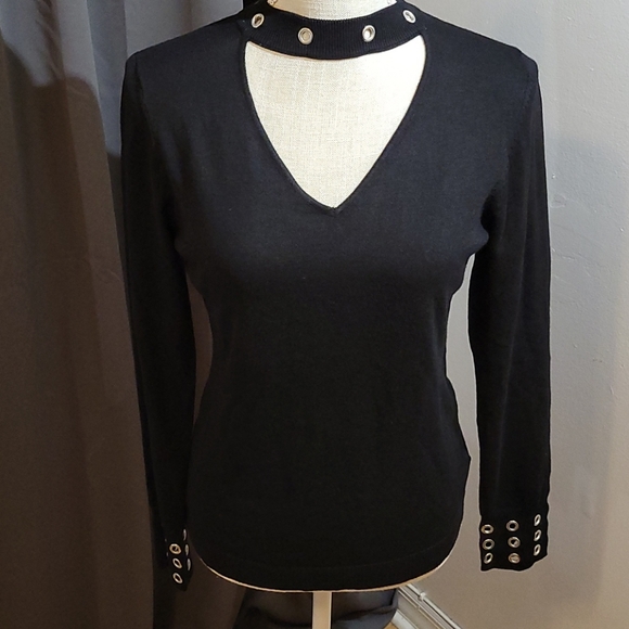 VENUS Sweaters - Venus Grommet Choker V-Neck Sweater